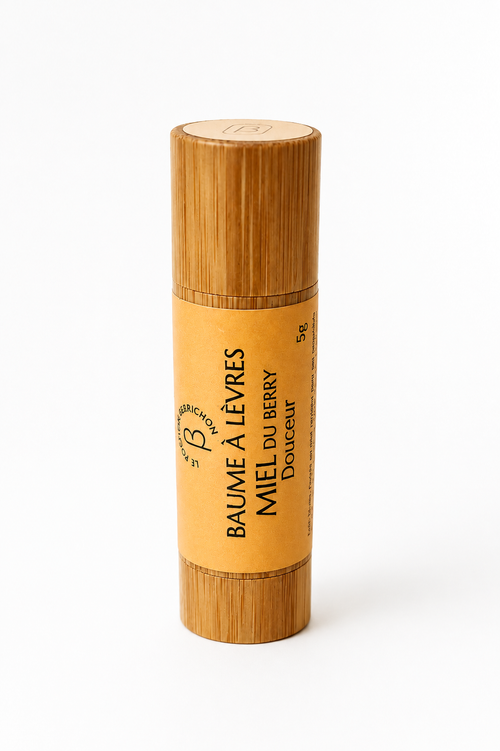 Baume à Lèvres Miel du Berry, Douceur - tube en bambou avec étiquette miel sur fond blanc
